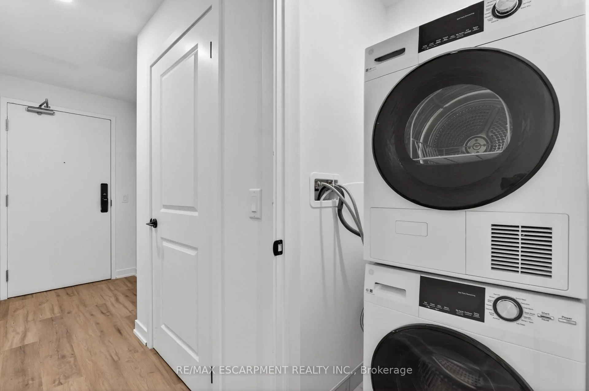 Photo 6 of Unit 707, 461 Green Road W, Hamilton, Lakeshore — HOMEH
