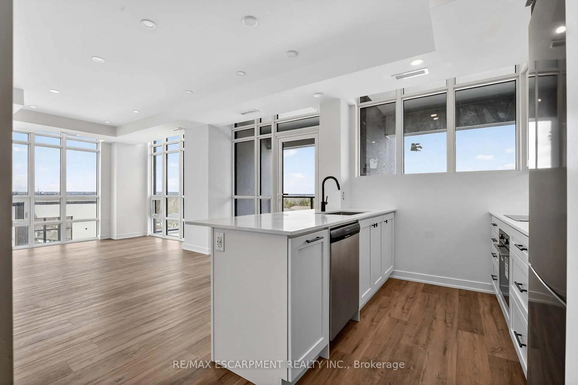 Photo 3 of Unit 707, 461 Green Road W, Hamilton, Lakeshore — HOMEH
