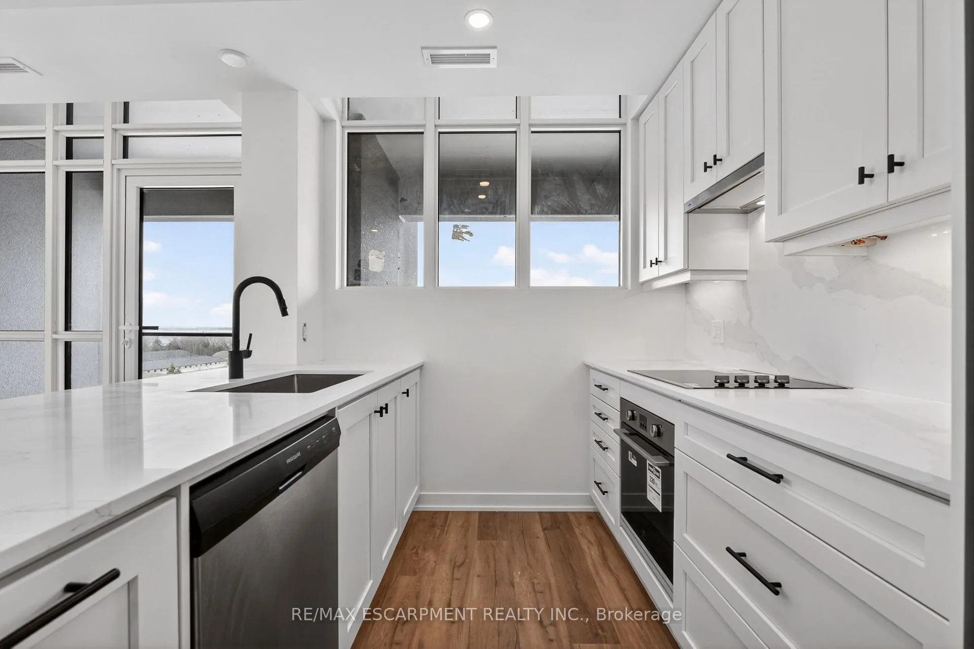 Photo 9 of Unit 707, 461 Green Road W, Hamilton, Lakeshore — HOMEH