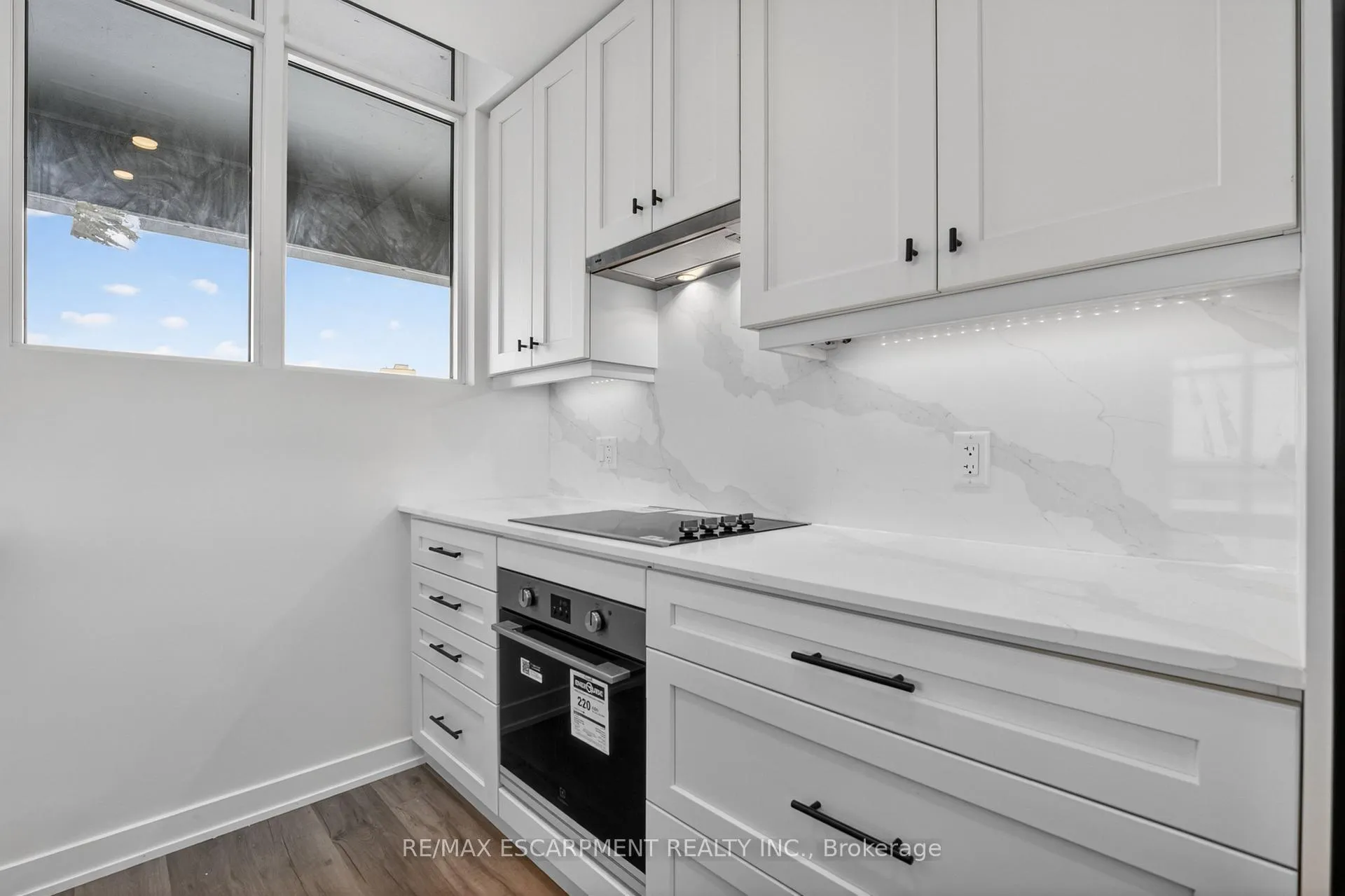 Photo 10 of Unit 707, 461 Green Road W, Hamilton, Lakeshore — HOMEH