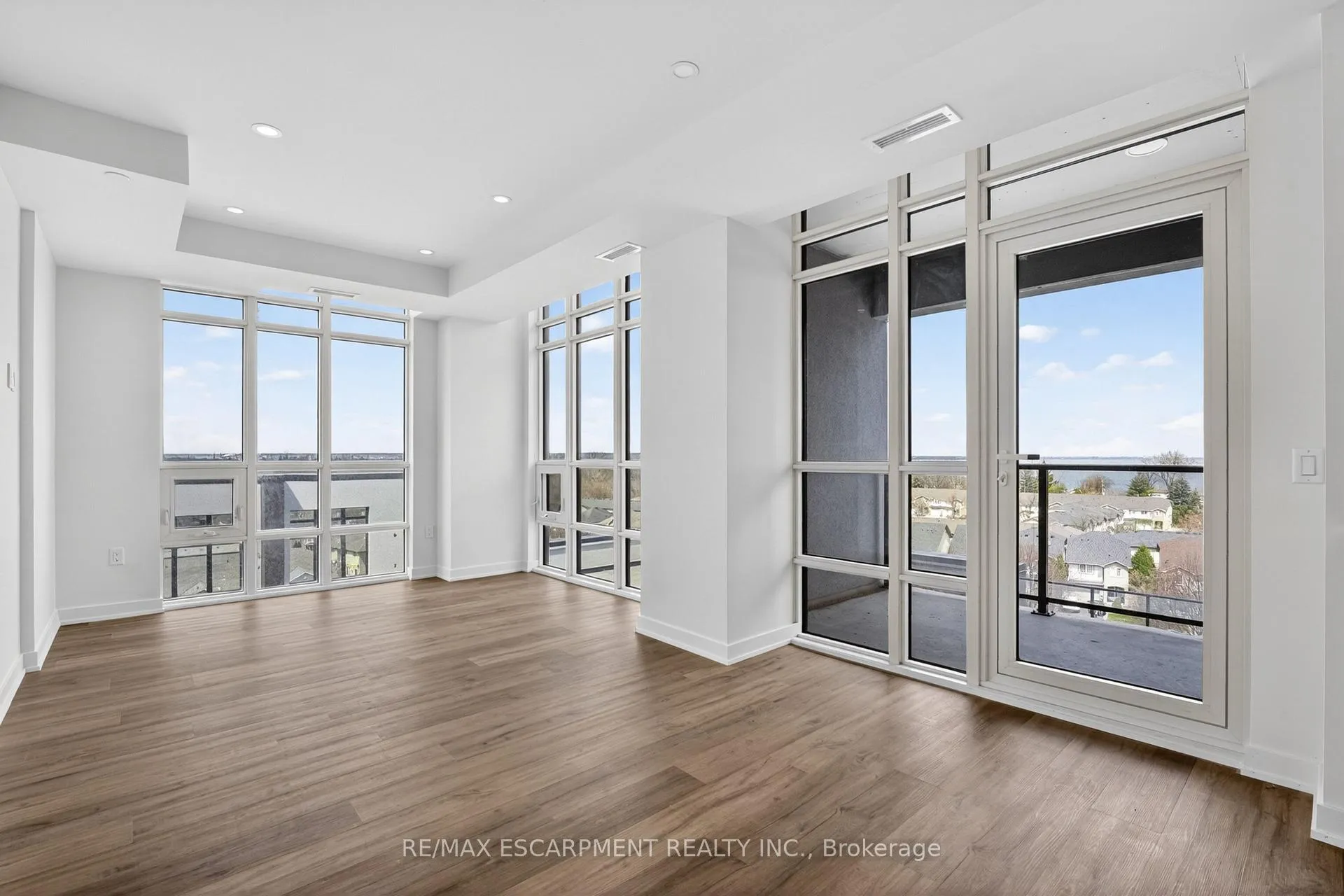 Photo 16 of Unit 707, 461 Green Road W, Hamilton, Lakeshore — HOMEH