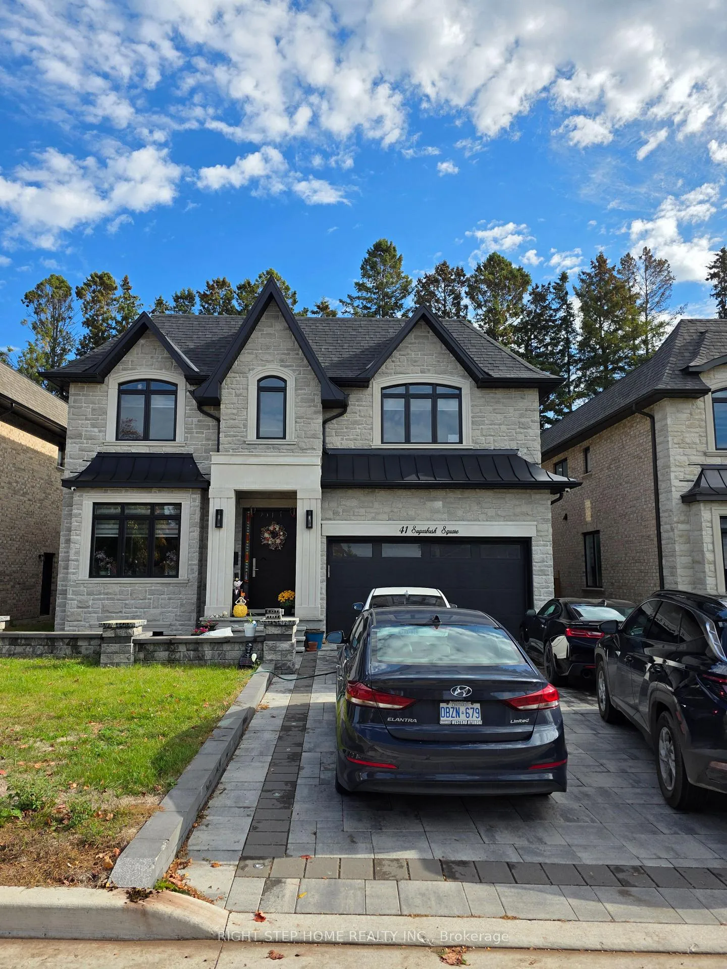 Photo 1 of 41 Sugarbush Square E, Scarborough, Highland Creek — HOMEH