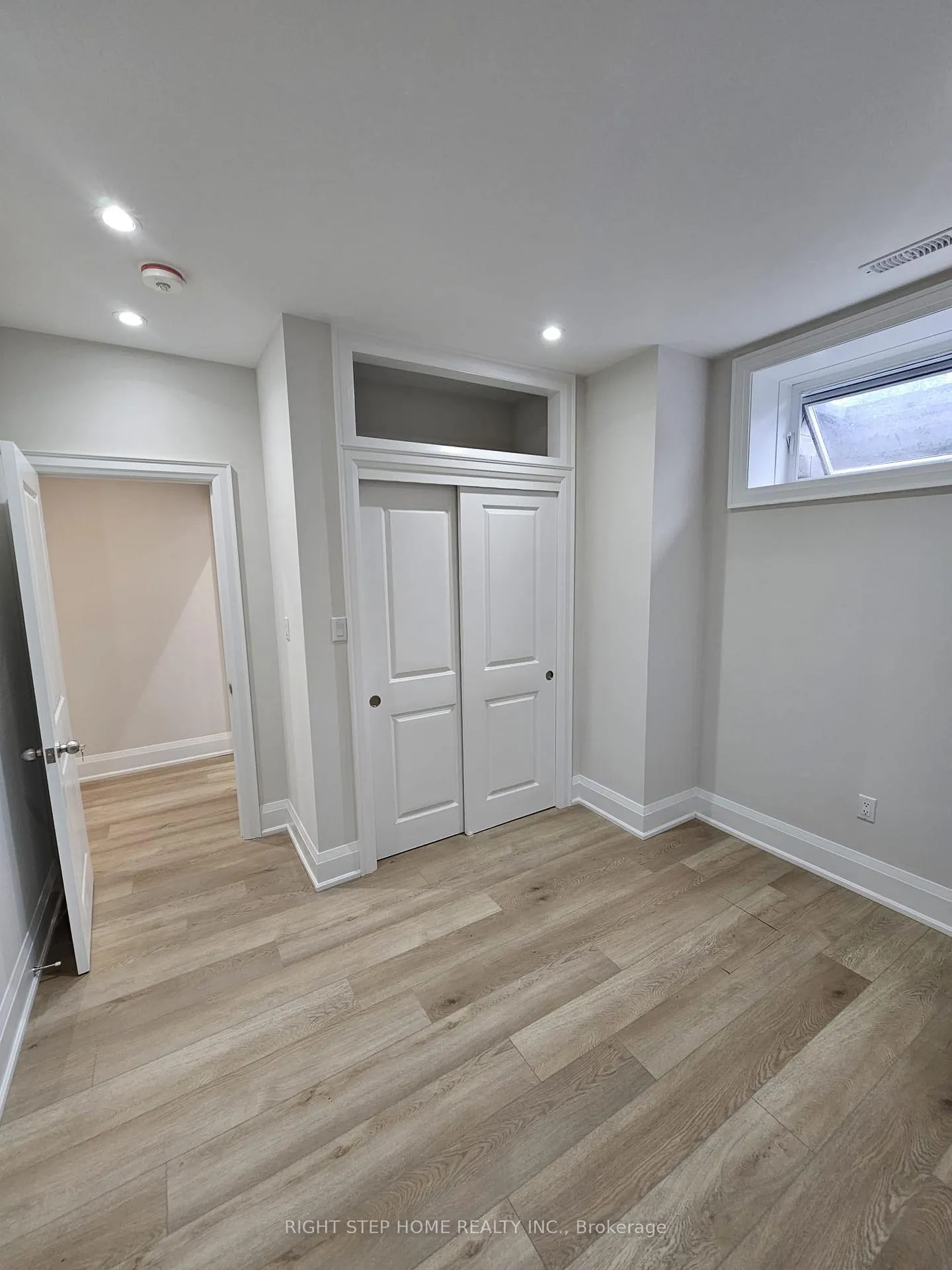 Photo 3 of 41 Sugarbush Square E, Scarborough, Highland Creek — HOMEH