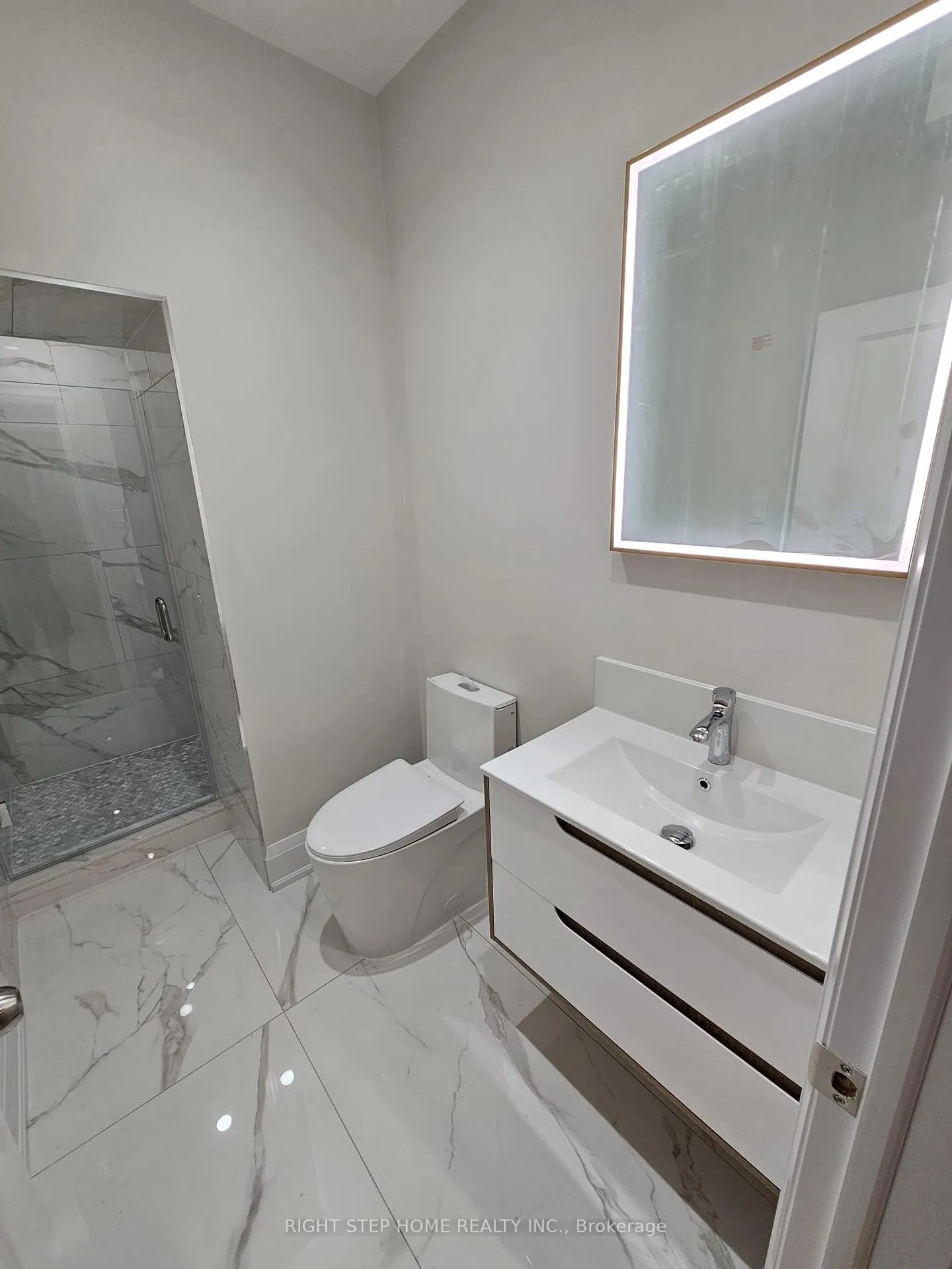 Photo 4 of 41 Sugarbush Square E, Scarborough, Highland Creek — HOMEH