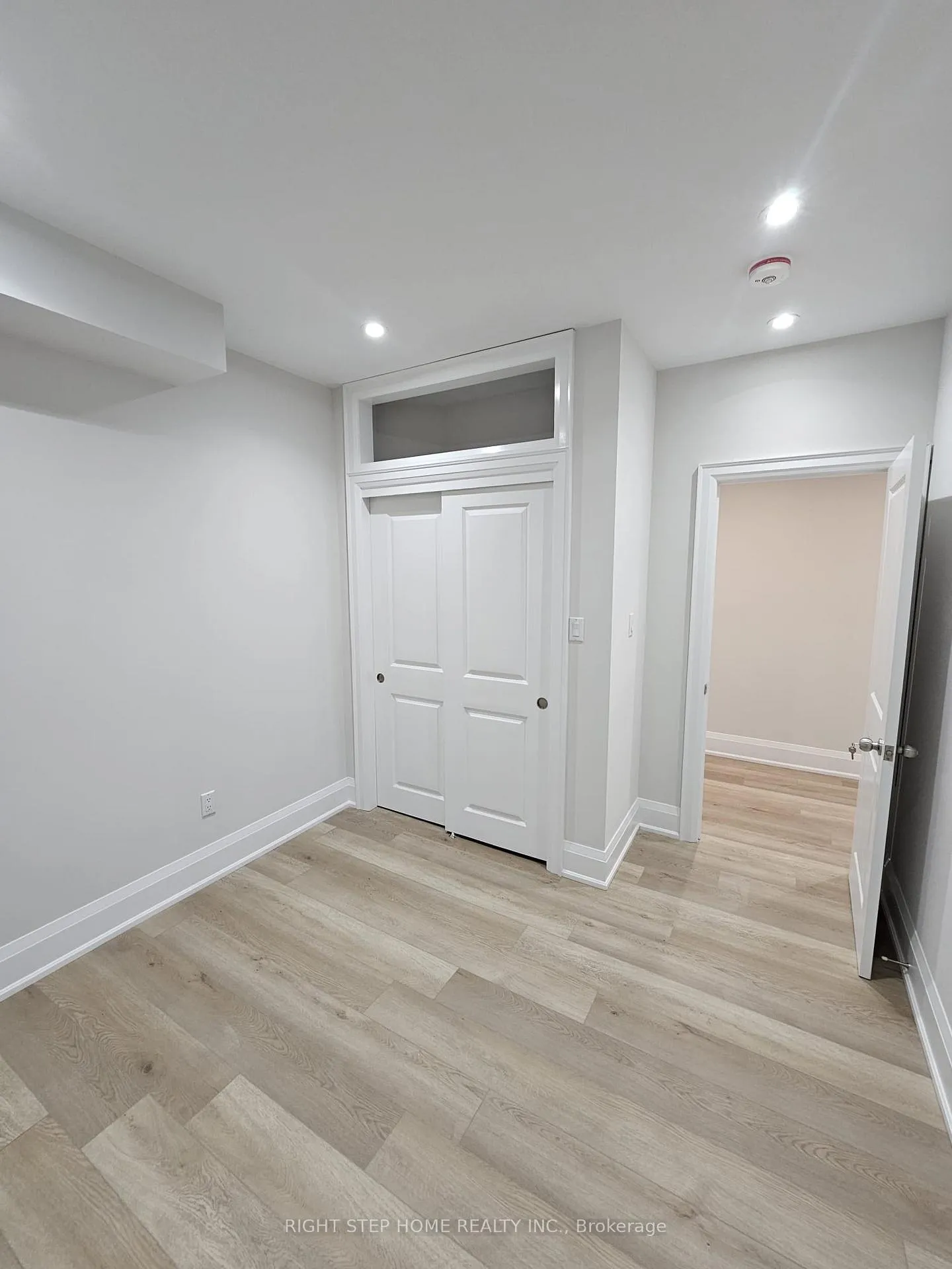 Photo 5 of 41 Sugarbush Square E, Scarborough, Highland Creek — HOMEH