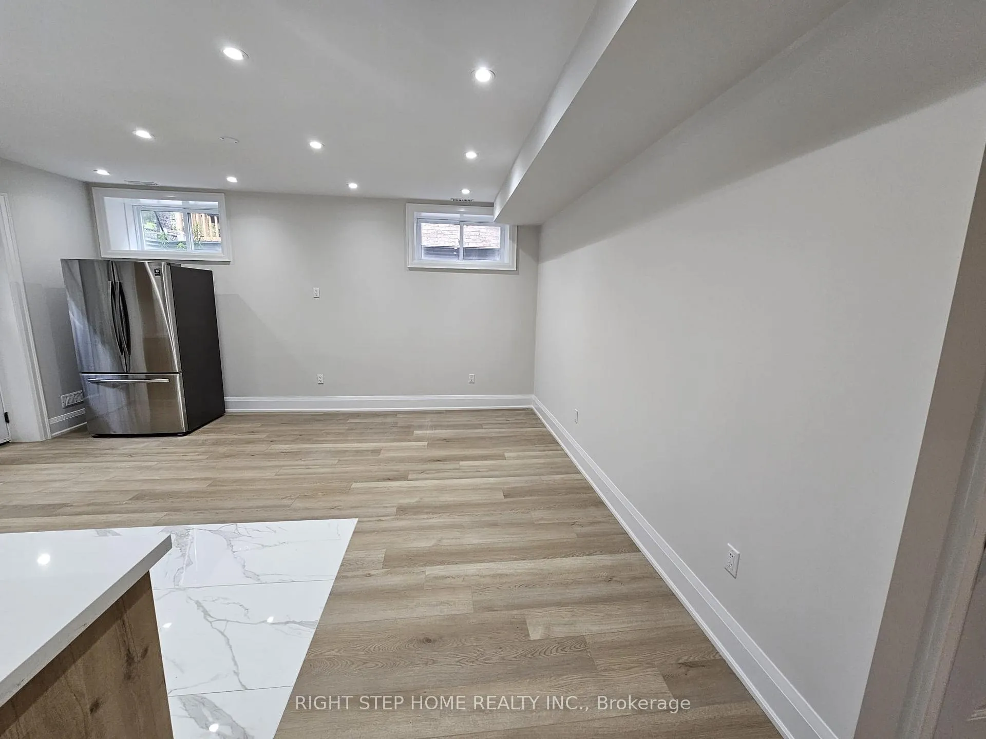 Photo 6 of 41 Sugarbush Square E, Scarborough, Highland Creek — HOMEH