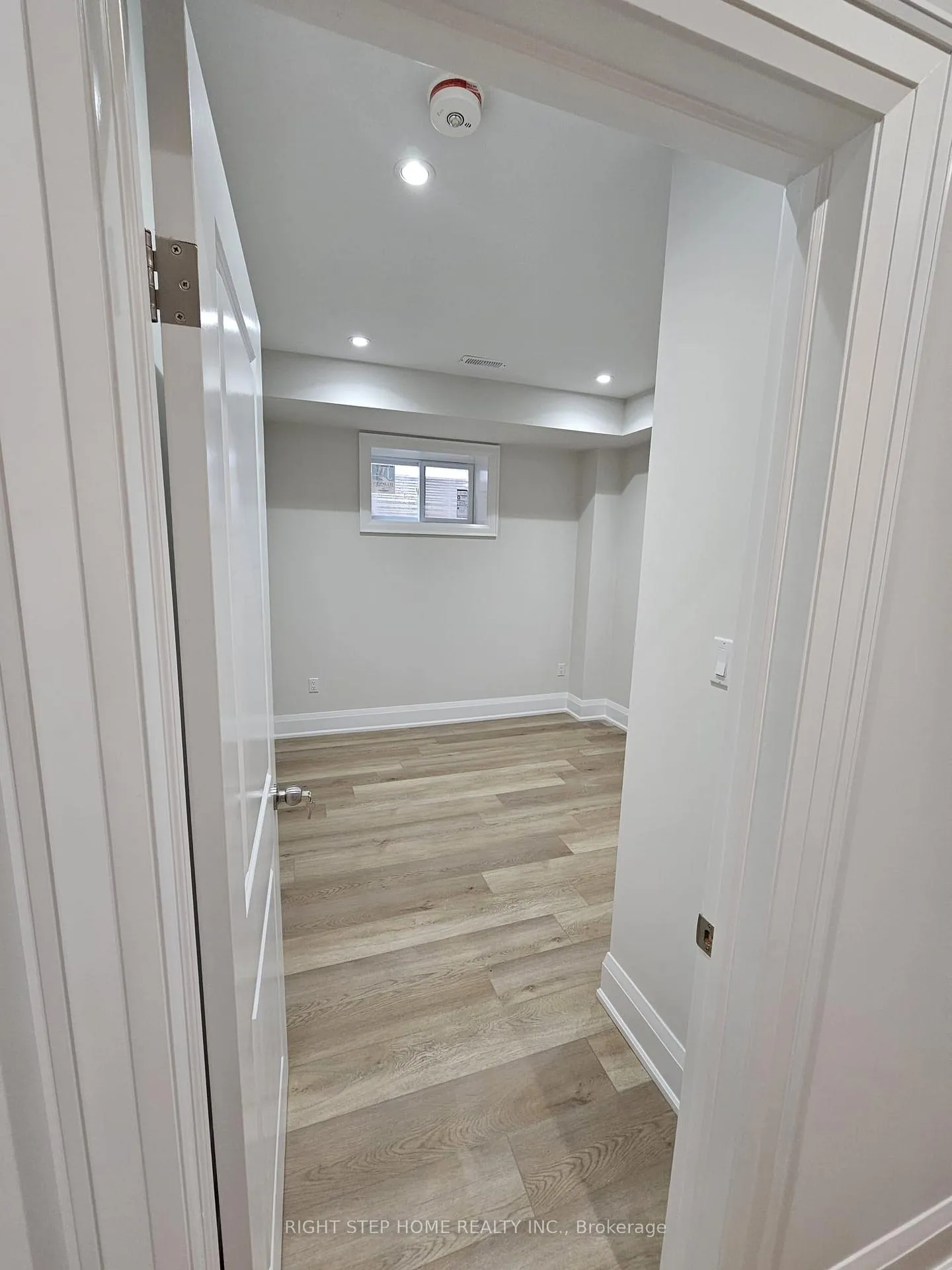 Photo 8 of 41 Sugarbush Square E, Scarborough, Highland Creek — HOMEH