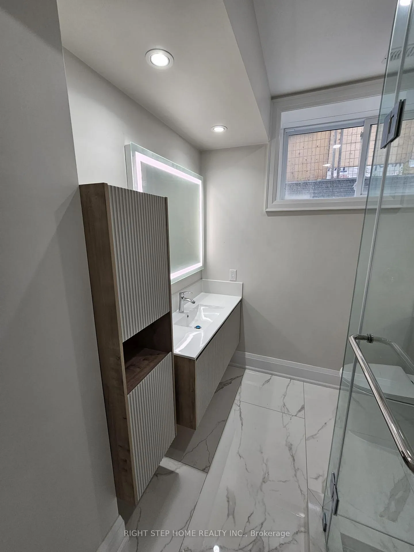 Photo 10 of 41 Sugarbush Square E, Scarborough, Highland Creek — HOMEH