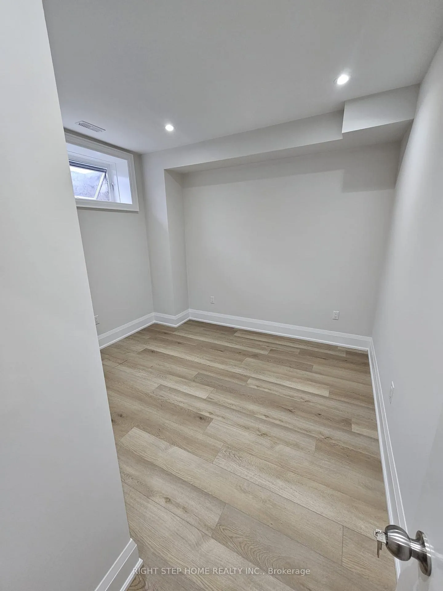 Photo 11 of 41 Sugarbush Square E, Scarborough, Highland Creek — HOMEH