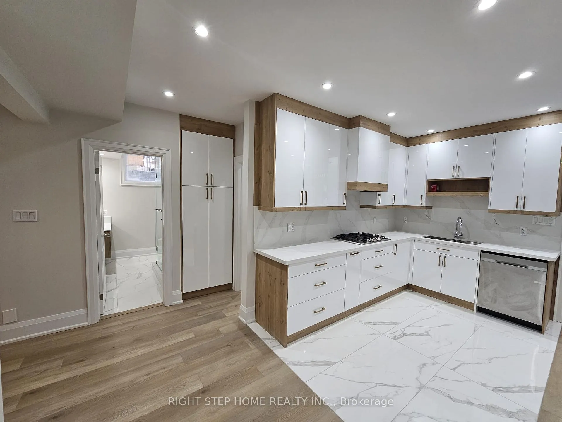 Photo 14 of 41 Sugarbush Square E, Scarborough, Highland Creek — HOMEH