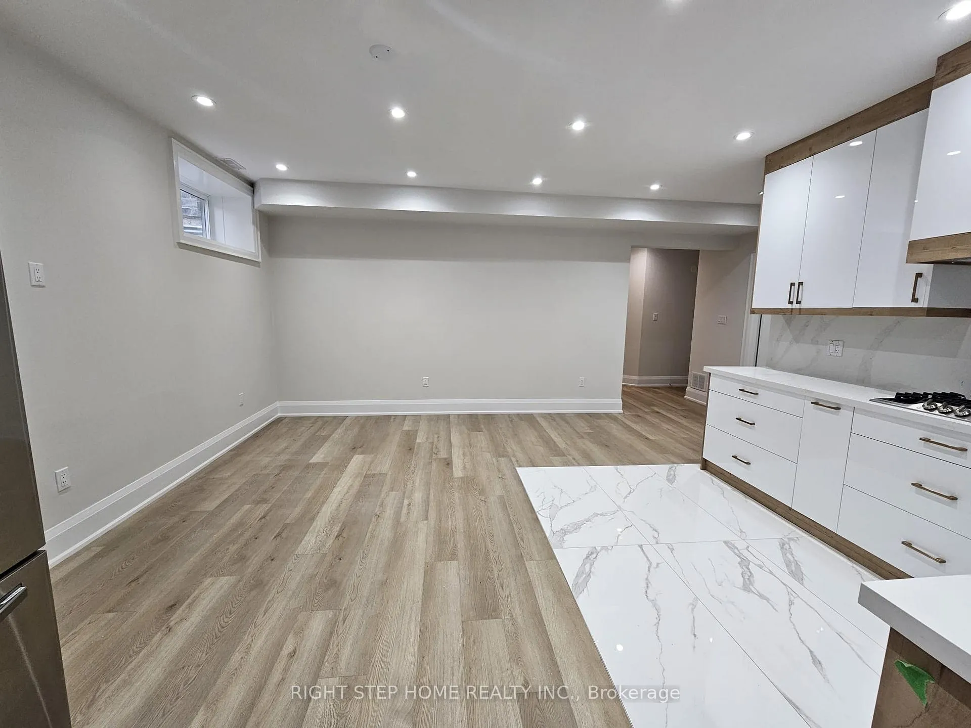 Photo 16 of 41 Sugarbush Square E, Scarborough, Highland Creek — HOMEH
