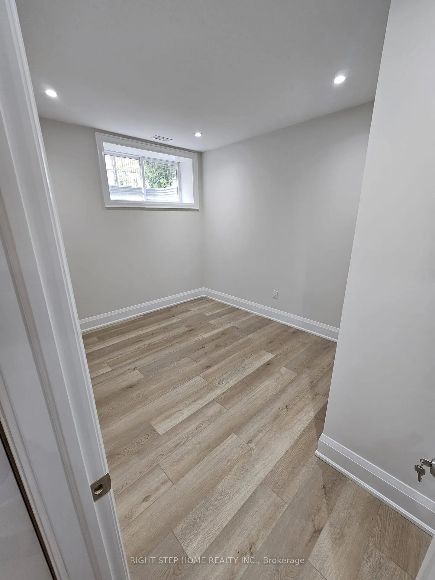 Photo 17 of 41 Sugarbush Square E, Scarborough, Highland Creek — HOMEH