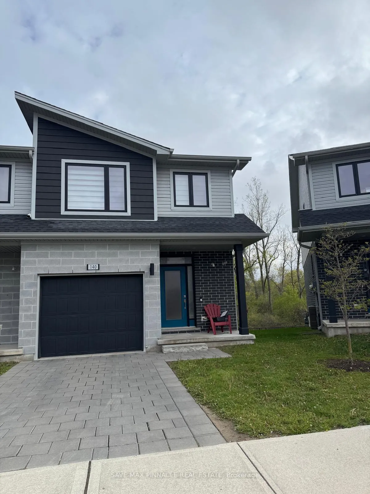 Front of Unit 140, 177 Edgevalley Road