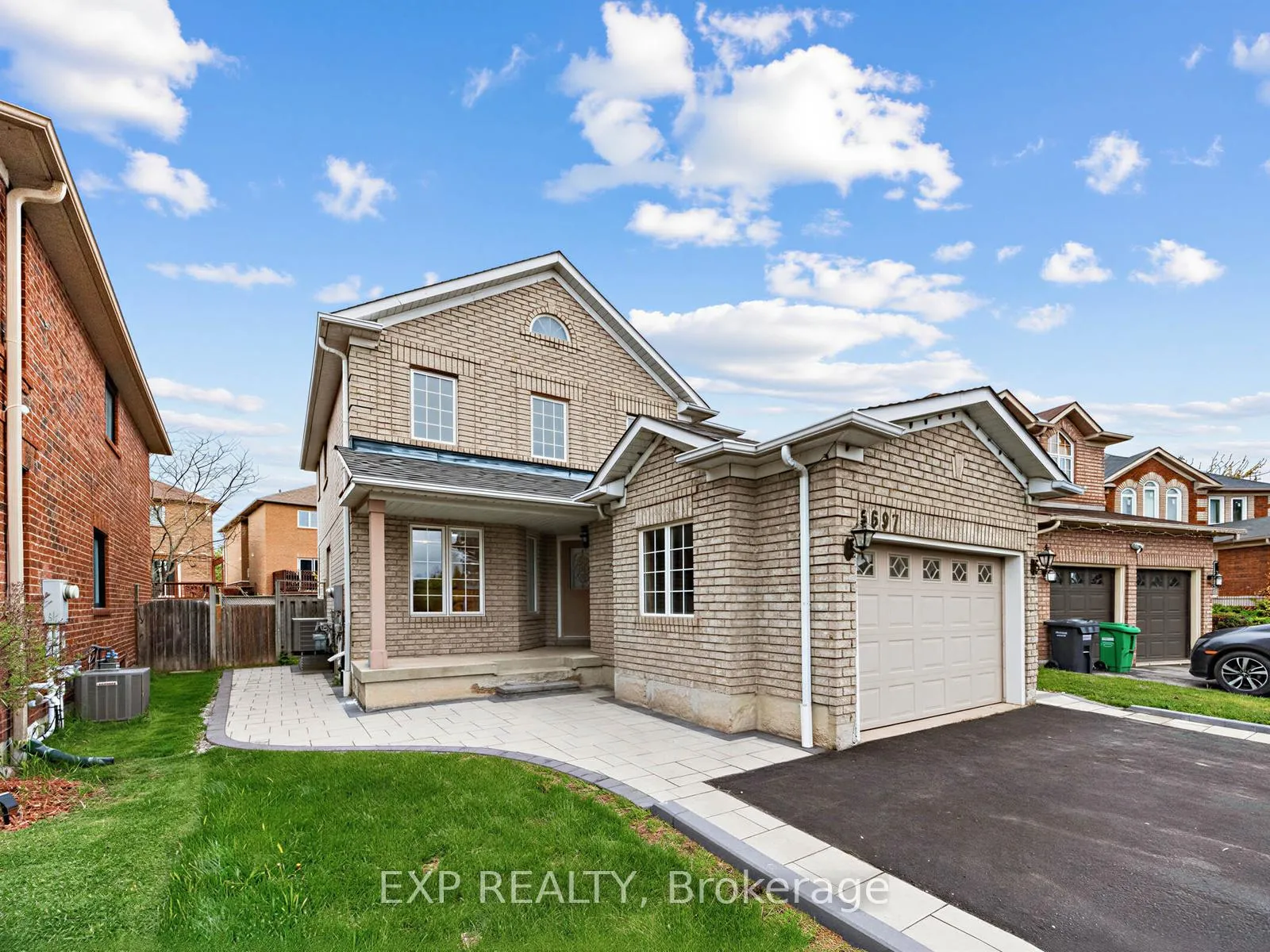 Photo 2 of 5697 Condor Place, Mississauga, East Credit — HOMEH