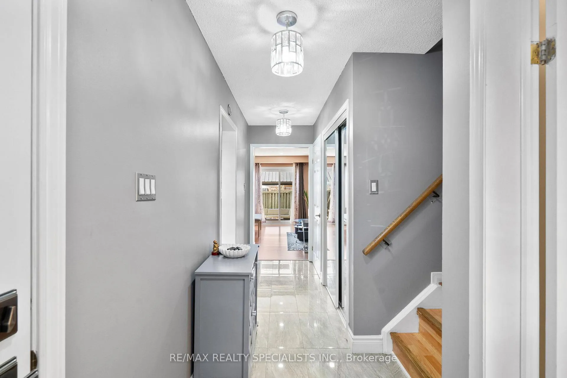 Photo 3 of 121 Tulip Drive, Brampton, Fletcher's Creek South — HOMEH