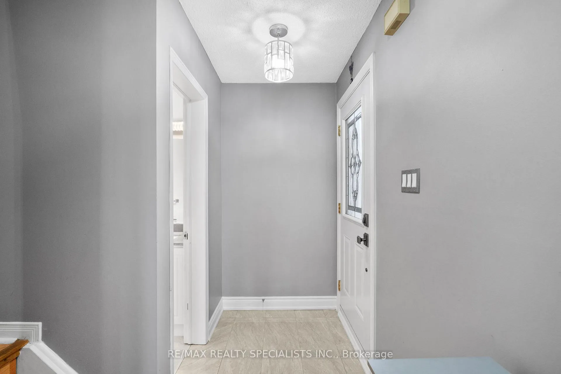 Photo 4 of 121 Tulip Drive, Brampton, Fletcher's Creek South — HOMEH