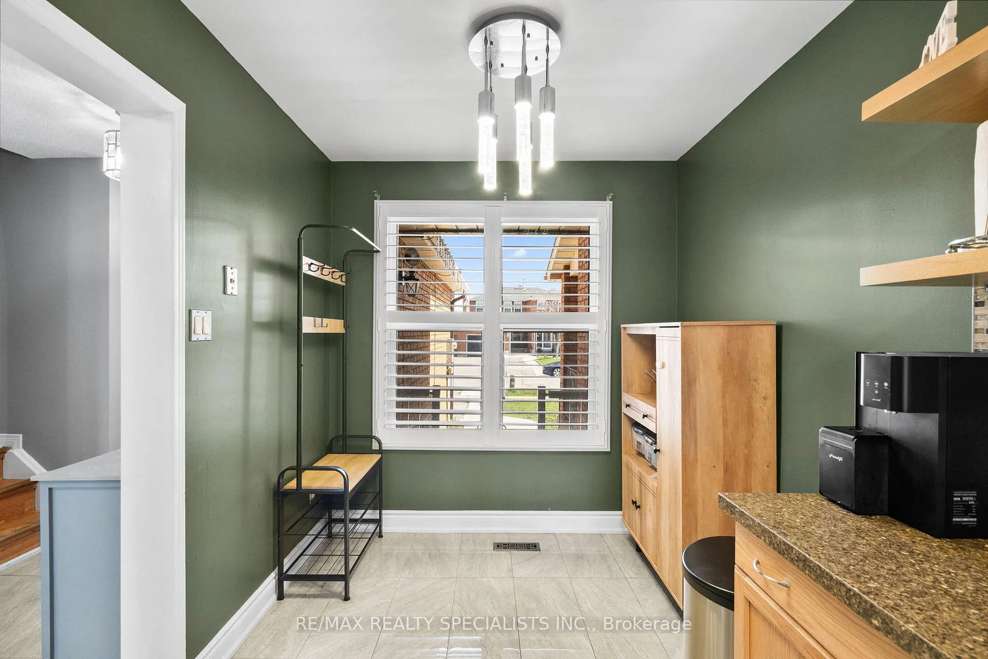 Photo 5 of 121 Tulip Drive, Brampton, Fletcher's Creek South — HOMEH