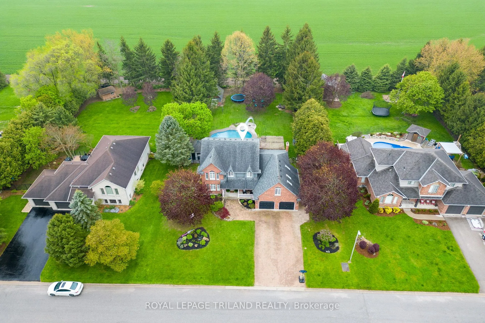 Photo 3 of 148 Salisbury Drive, Middlesex Centre, Birr — HOMEH