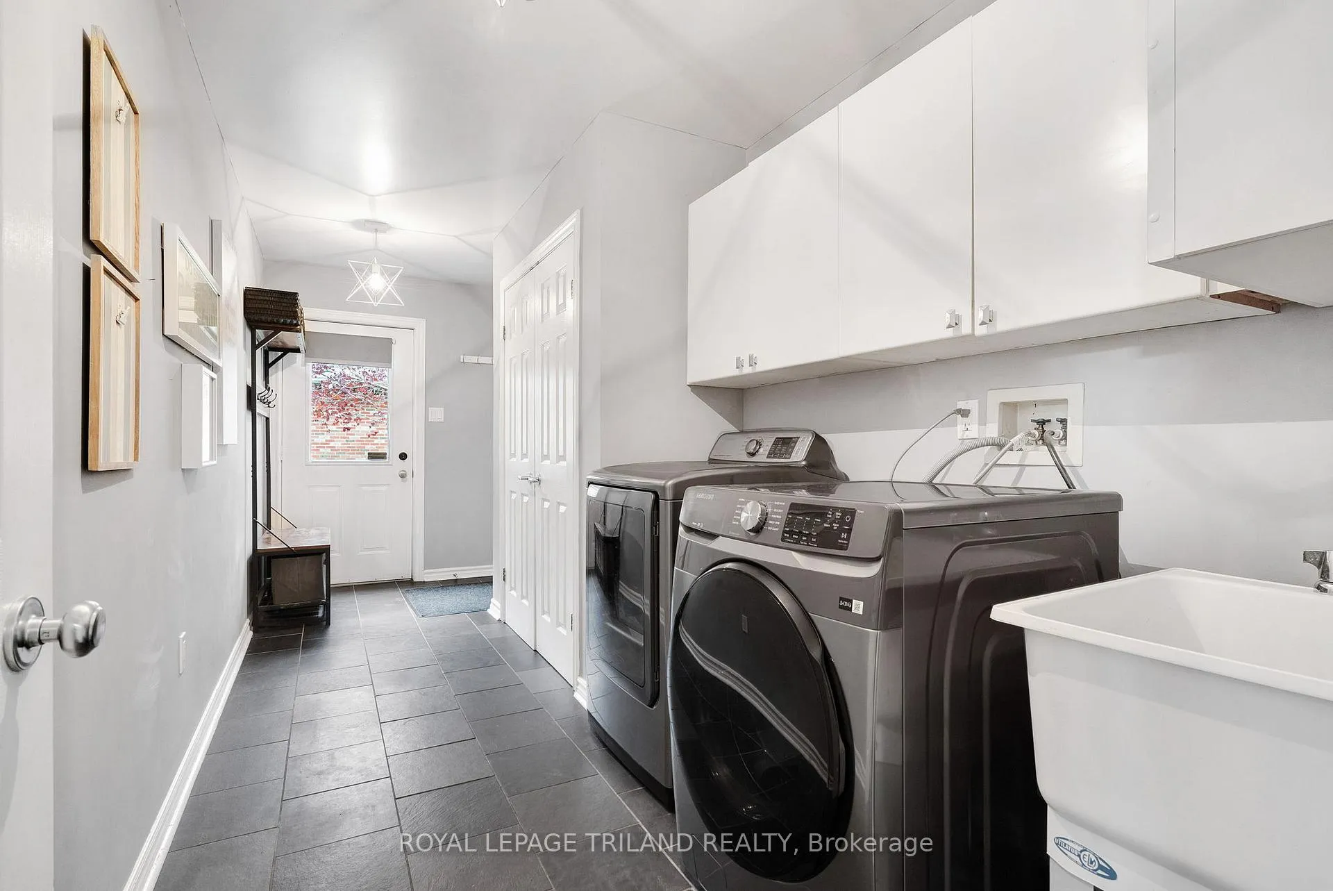 Photo 25 of 148 Salisbury Drive, Middlesex Centre, Birr — HOMEH