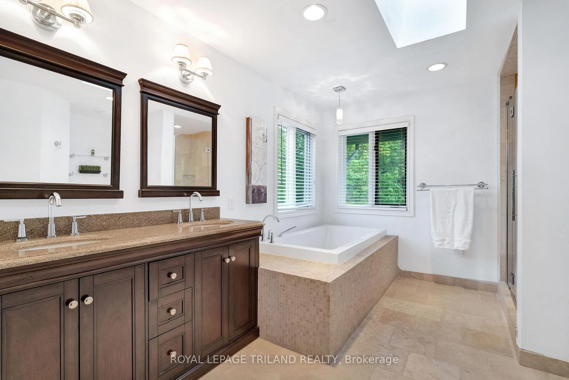 Photo 29 of 148 Salisbury Drive, Middlesex Centre, Birr — HOMEH