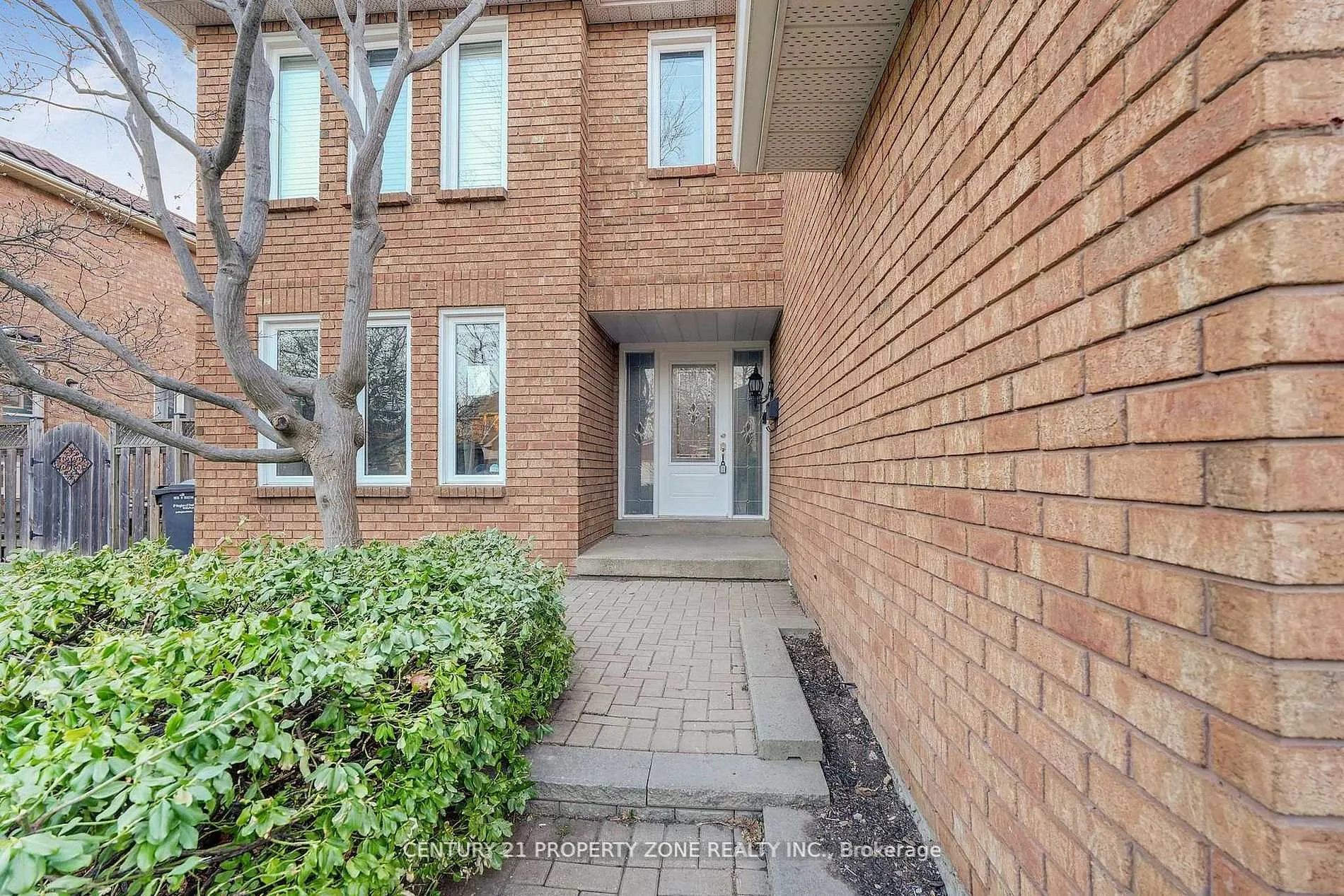 Photo 2 of 4 Garbutt Crescent, Brampton, Northwood Park — HOMEH