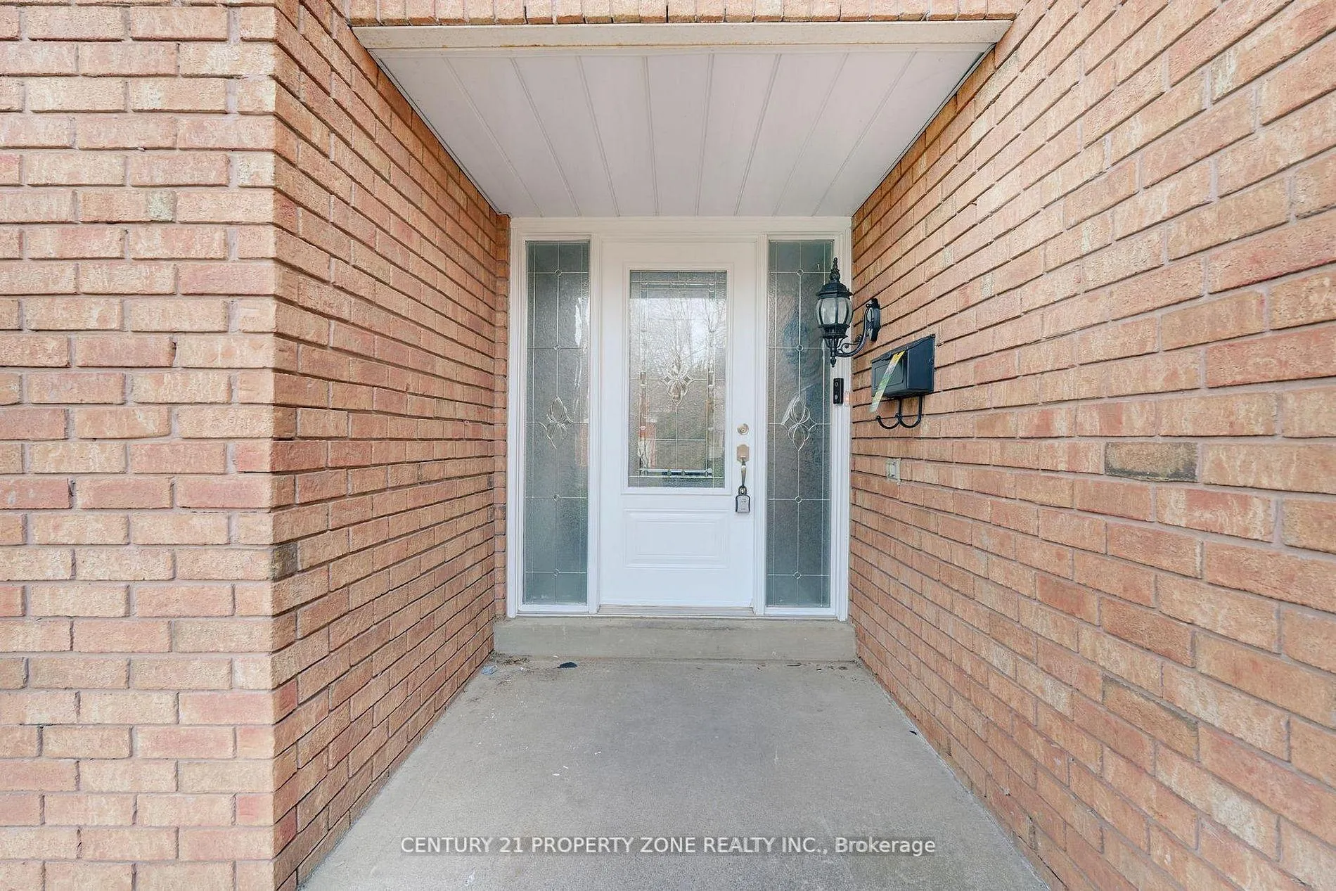Photo 3 of 4 Garbutt Crescent, Brampton, Northwood Park — HOMEH