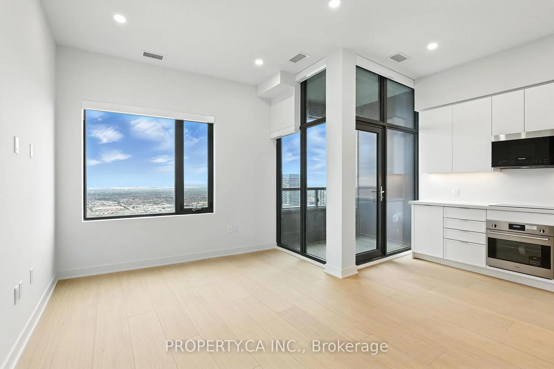 Photo 7 of Unit 5304, 2920 Highway 7, Vaughan, Concord — HOMEH