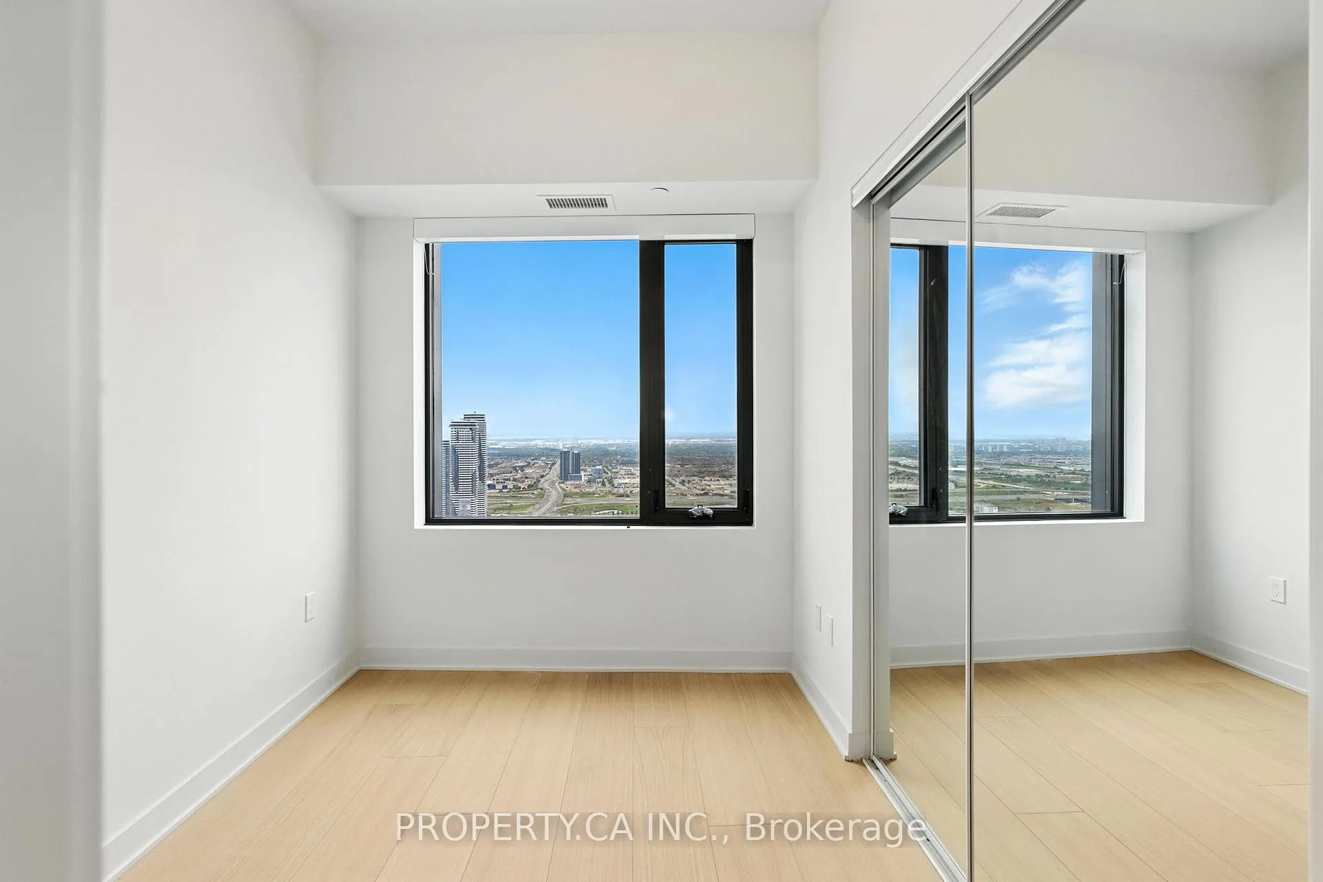 Photo 16 of Unit 5304, 2920 Highway 7, Vaughan, Concord — HOMEH