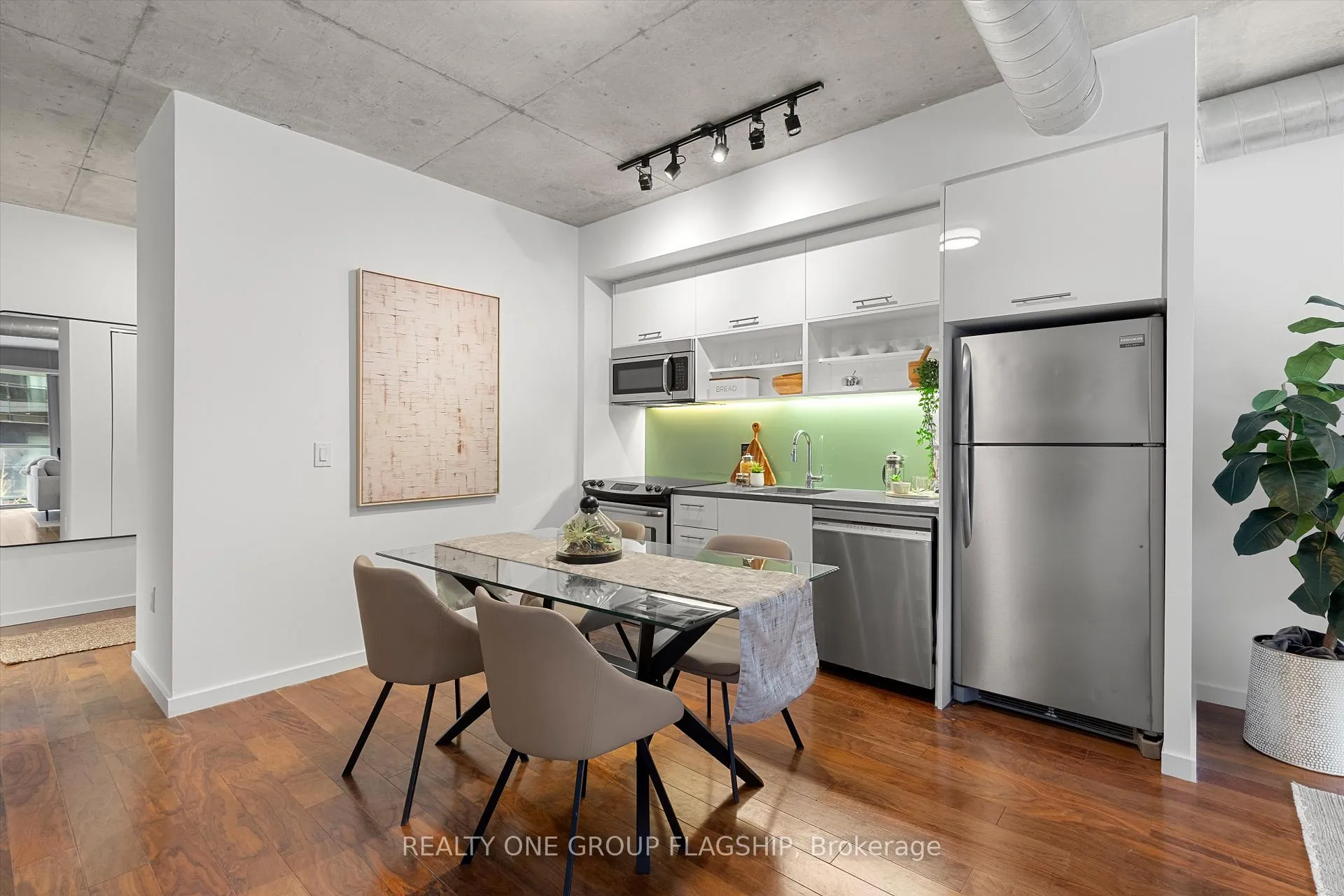 Photo 7 of Unit 409, 32 Trolley Crescent, Toronto, Moss Park — HOMEH