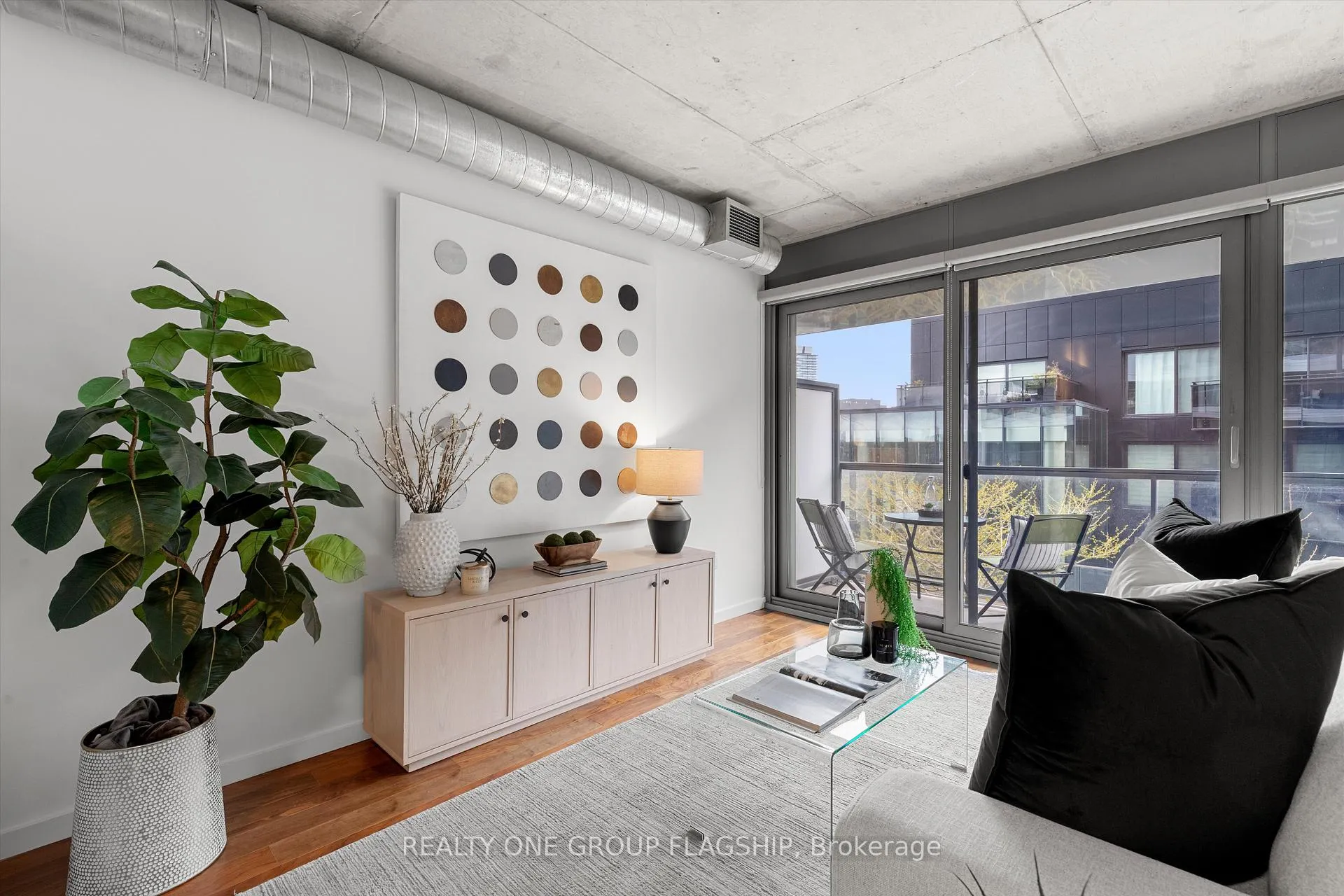 Photo 10 of Unit 409, 32 Trolley Crescent, Toronto, Moss Park — HOMEH