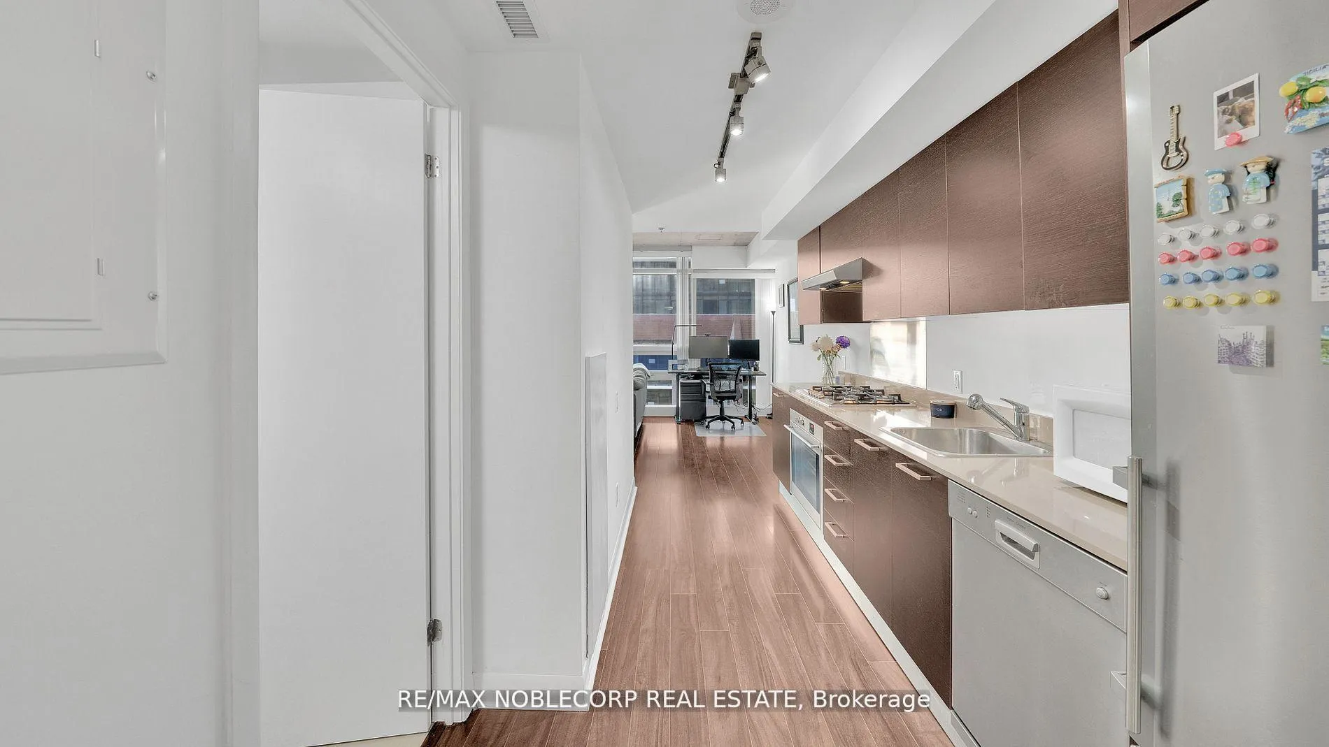 Photo 4 of Unit 810, 375 King Street W, Toronto, Waterfront Communities — HOMEH