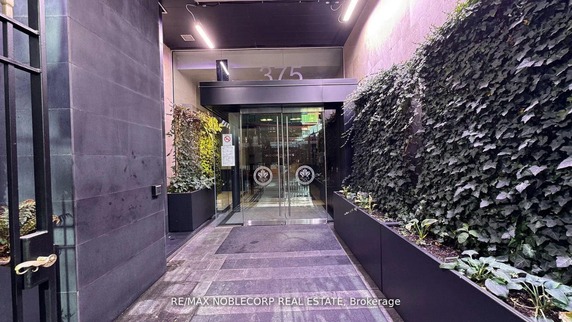 Photo 12 of Unit 810, 375 King Street W, Toronto, Waterfront Communities — HOMEH