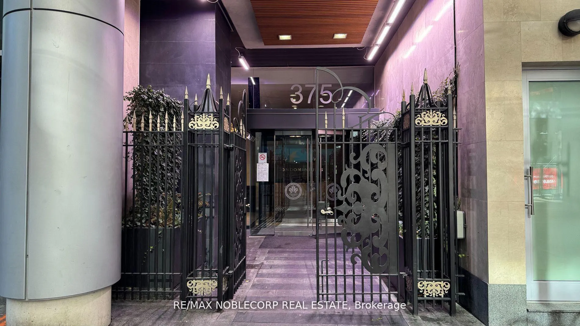 Photo 13 of Unit 810, 375 King Street W, Toronto, Waterfront Communities — HOMEH