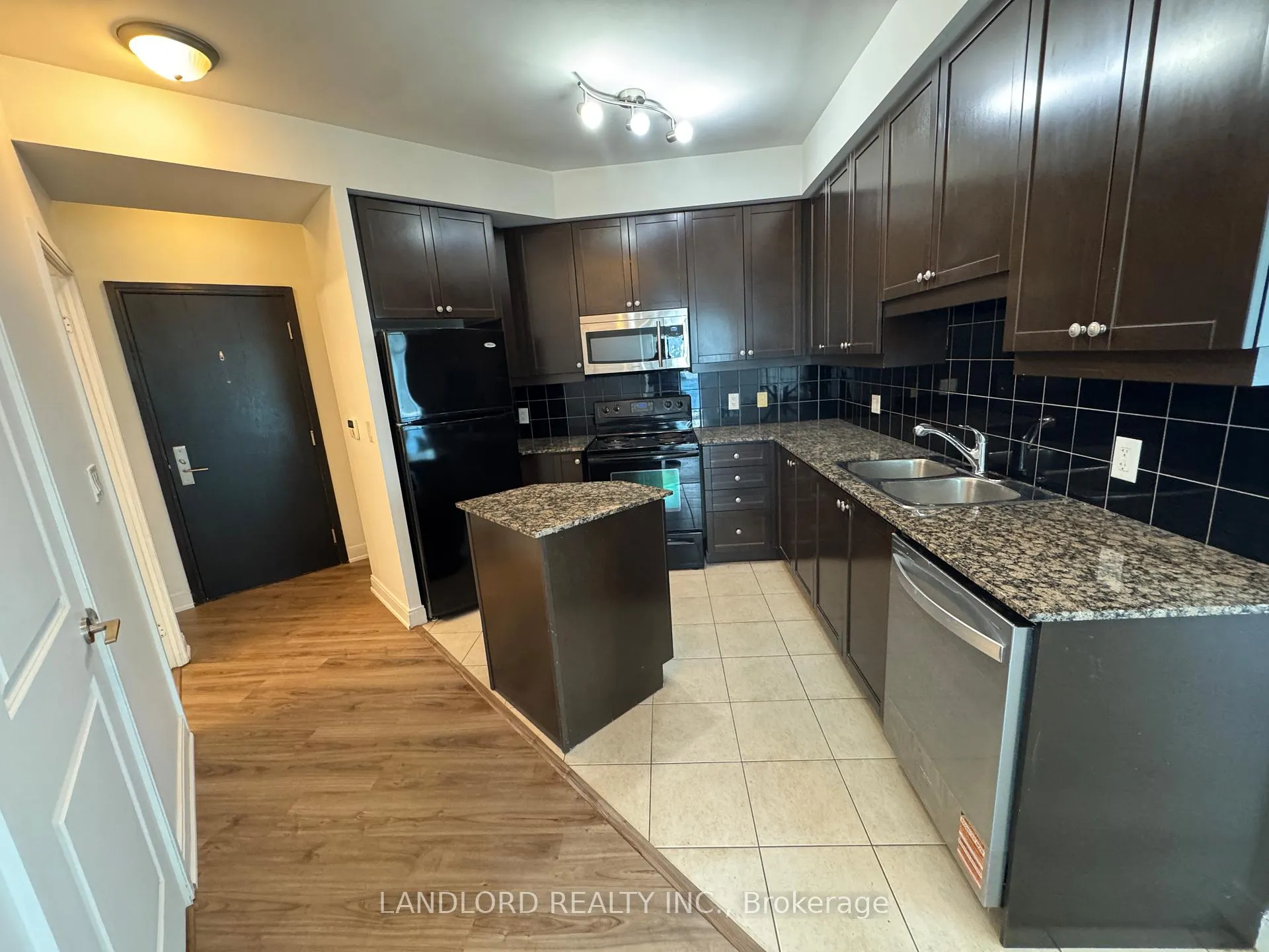 Photo 3 of Unit 1806, 80 Absolute Avenue, Mississauga, City Centre — HOMEH