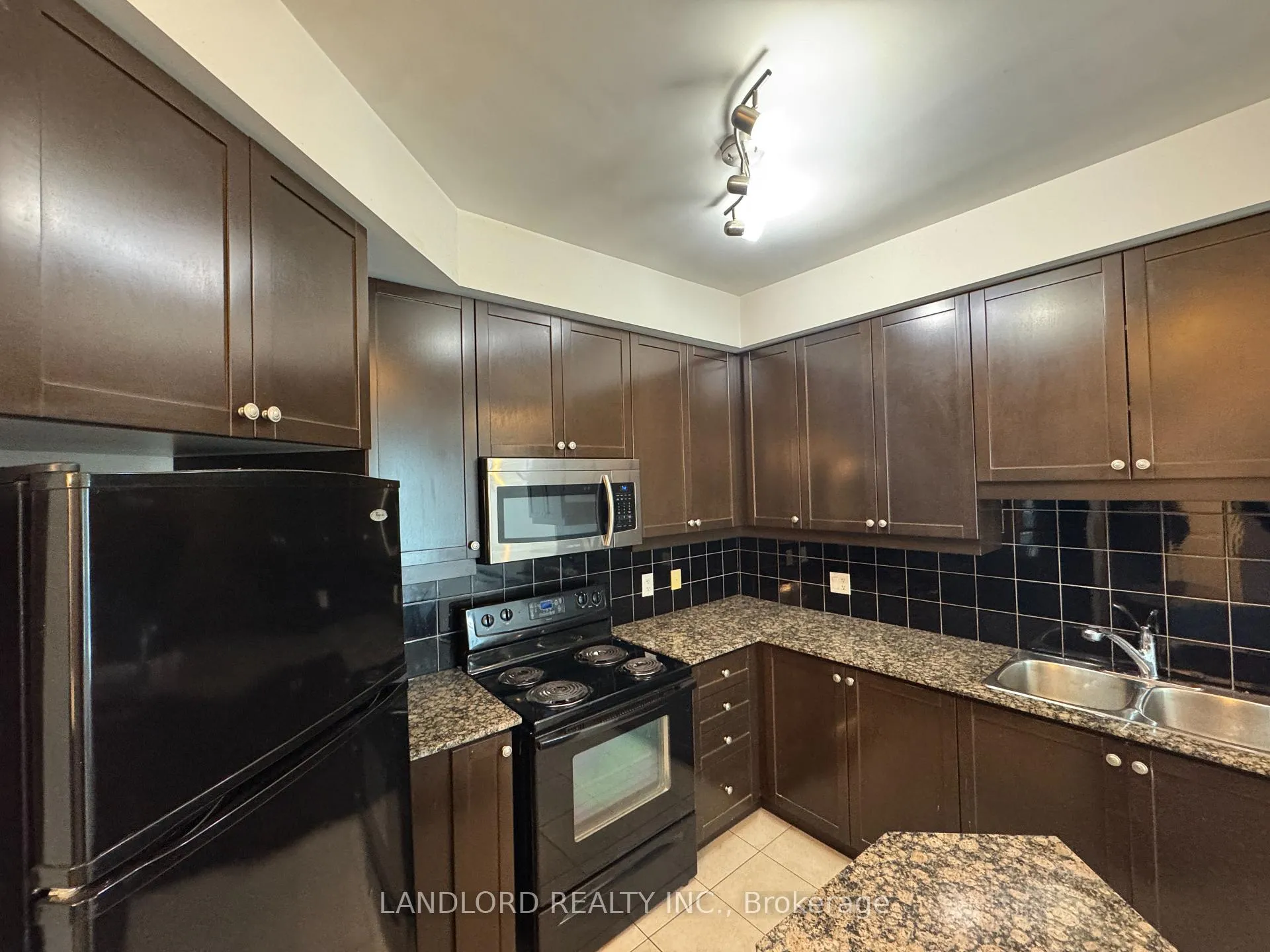 Photo 4 of Unit 1806, 80 Absolute Avenue, Mississauga, City Centre — HOMEH