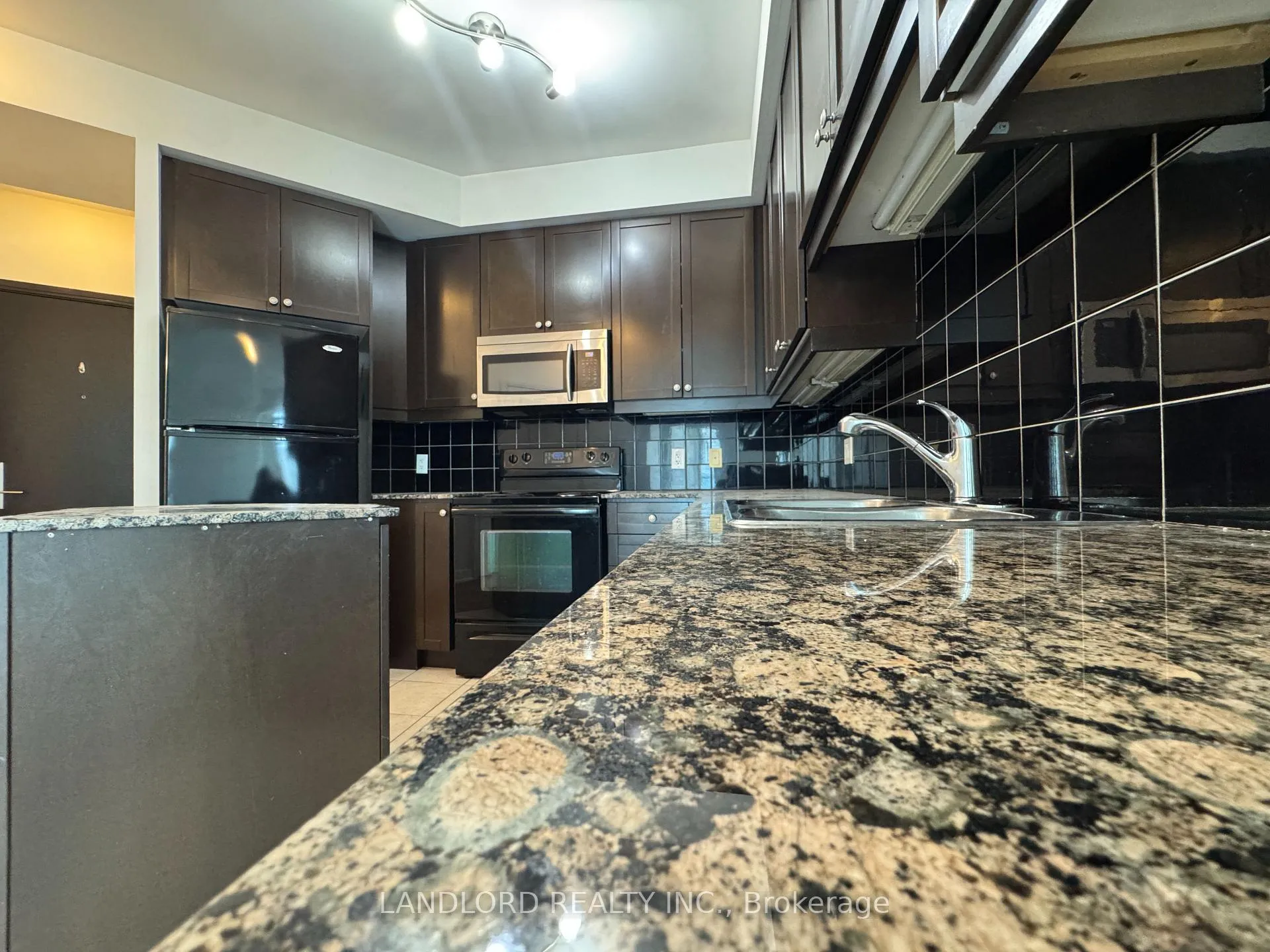 Photo 6 of Unit 1806, 80 Absolute Avenue, Mississauga, City Centre — HOMEH