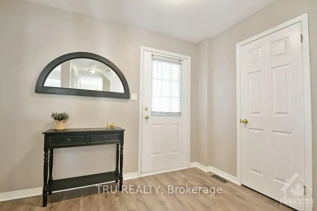 Photo 2 of 9 Whalings Circle, Ottawa, Stittsville (Central) — HOMEH