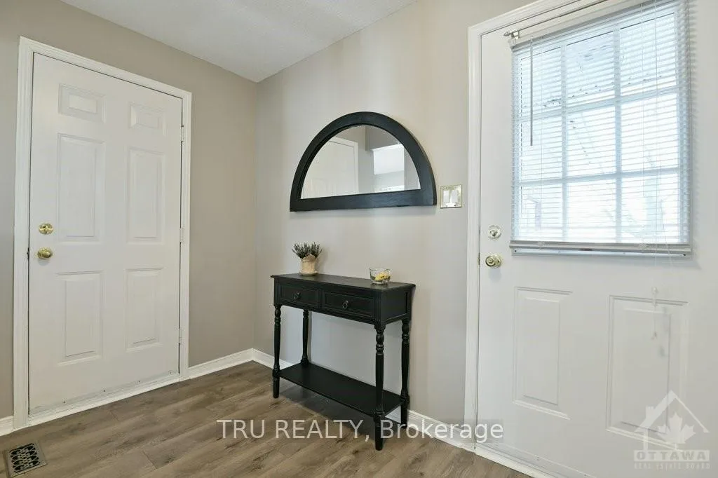 Photo 3 of 9 Whalings Circle, Ottawa, Stittsville (Central) — HOMEH