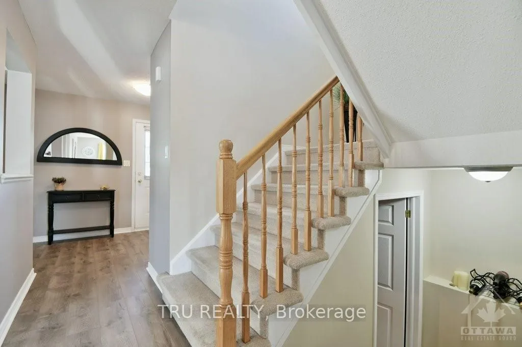 Photo 4 of 9 Whalings Circle, Ottawa, Stittsville (Central) — HOMEH