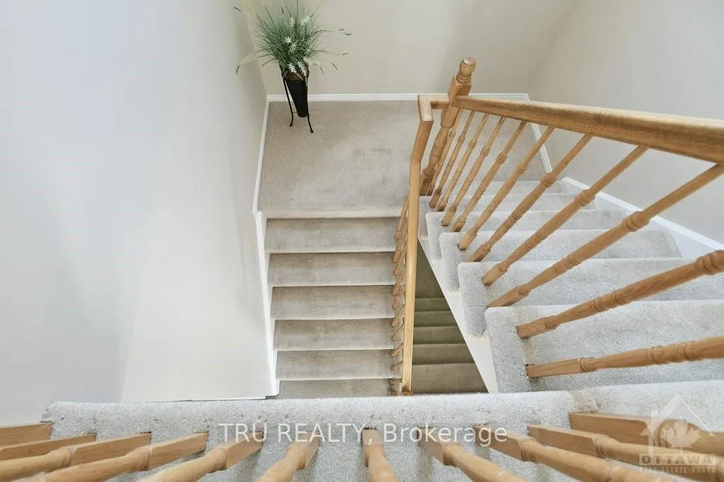 Photo 12 of 9 Whalings Circle, Ottawa, Stittsville (Central) — HOMEH