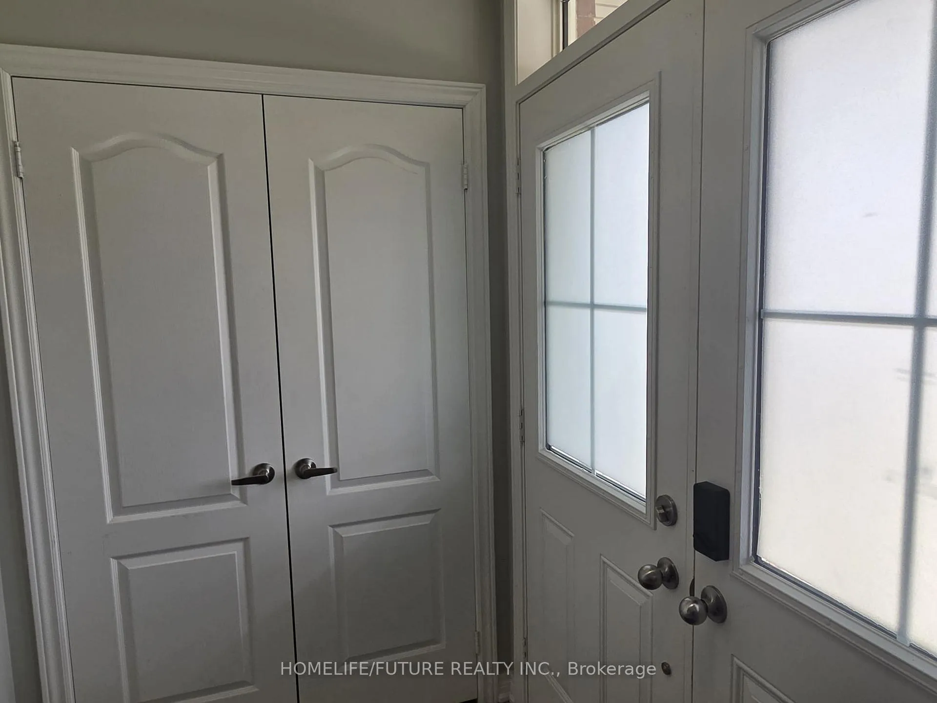 Photo 4 of 44 Bruce Cameron Drive, Clarington, Bowmanville — HOMEH