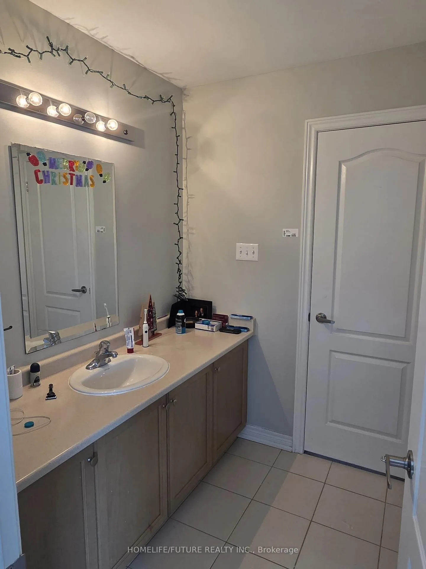 Photo 21 of 44 Bruce Cameron Drive, Clarington, Bowmanville — HOMEH