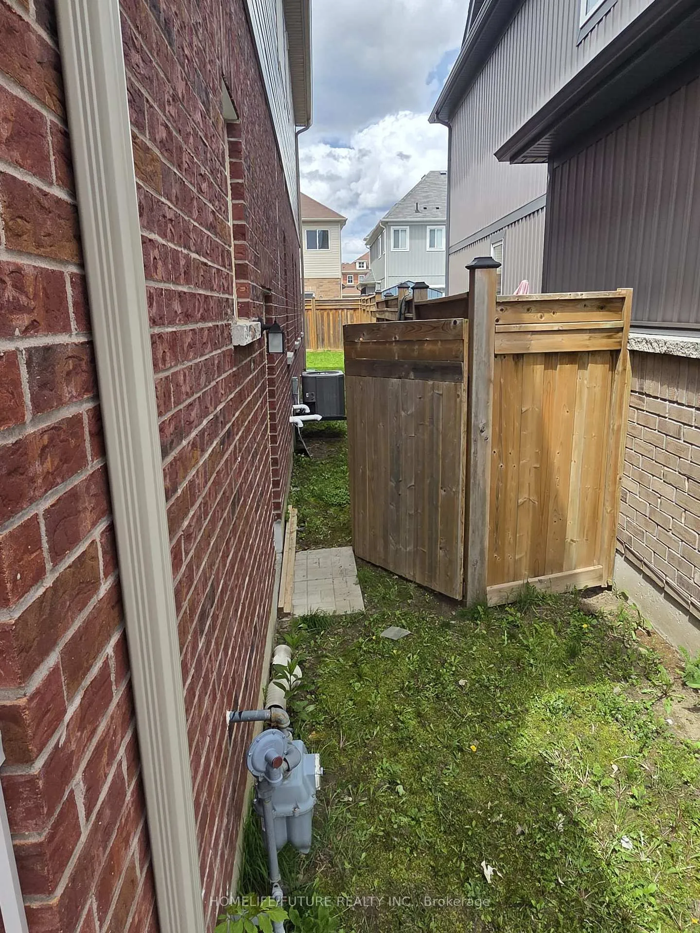 Photo 29 of 44 Bruce Cameron Drive, Clarington, Bowmanville — HOMEH