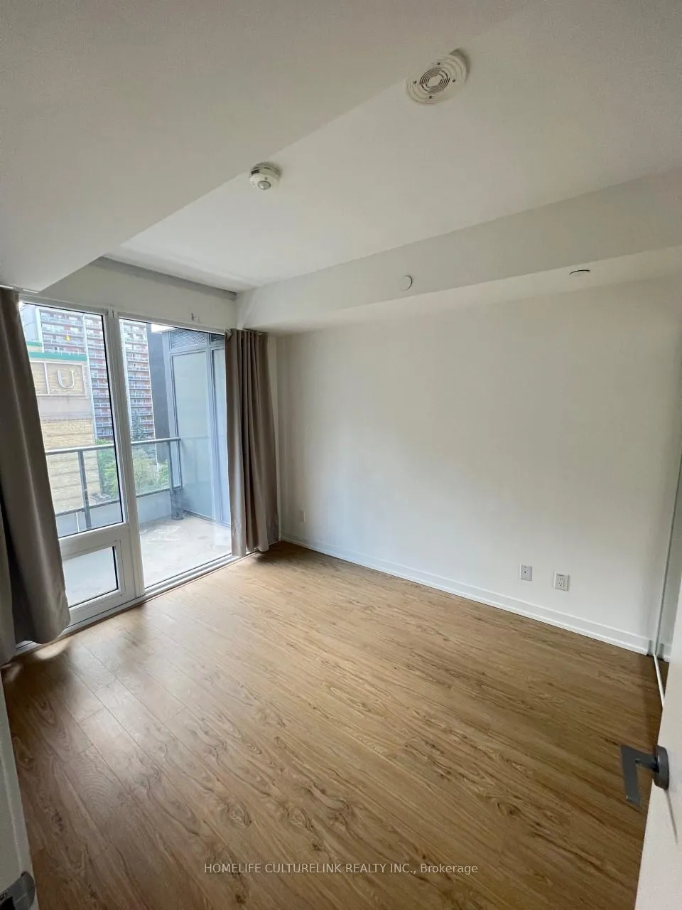 Photo 4 of Unit 710, 85 Wood Street, Toronto, Church-Yonge Corridor — HOMEH