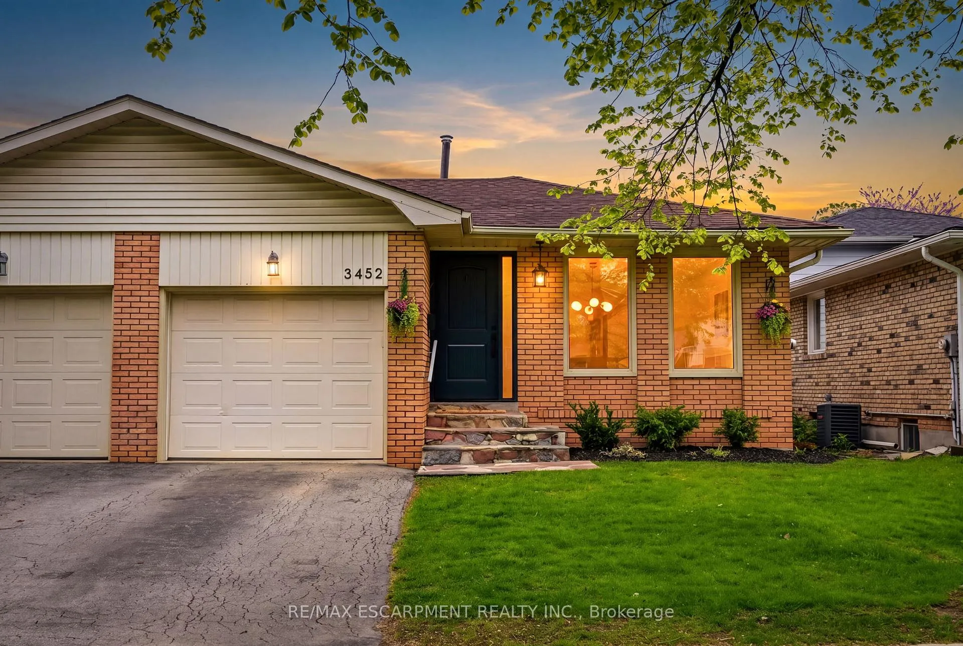 Photo 1 of 3452 Caplan Crescent, Burlington, Roseland — HOMEH