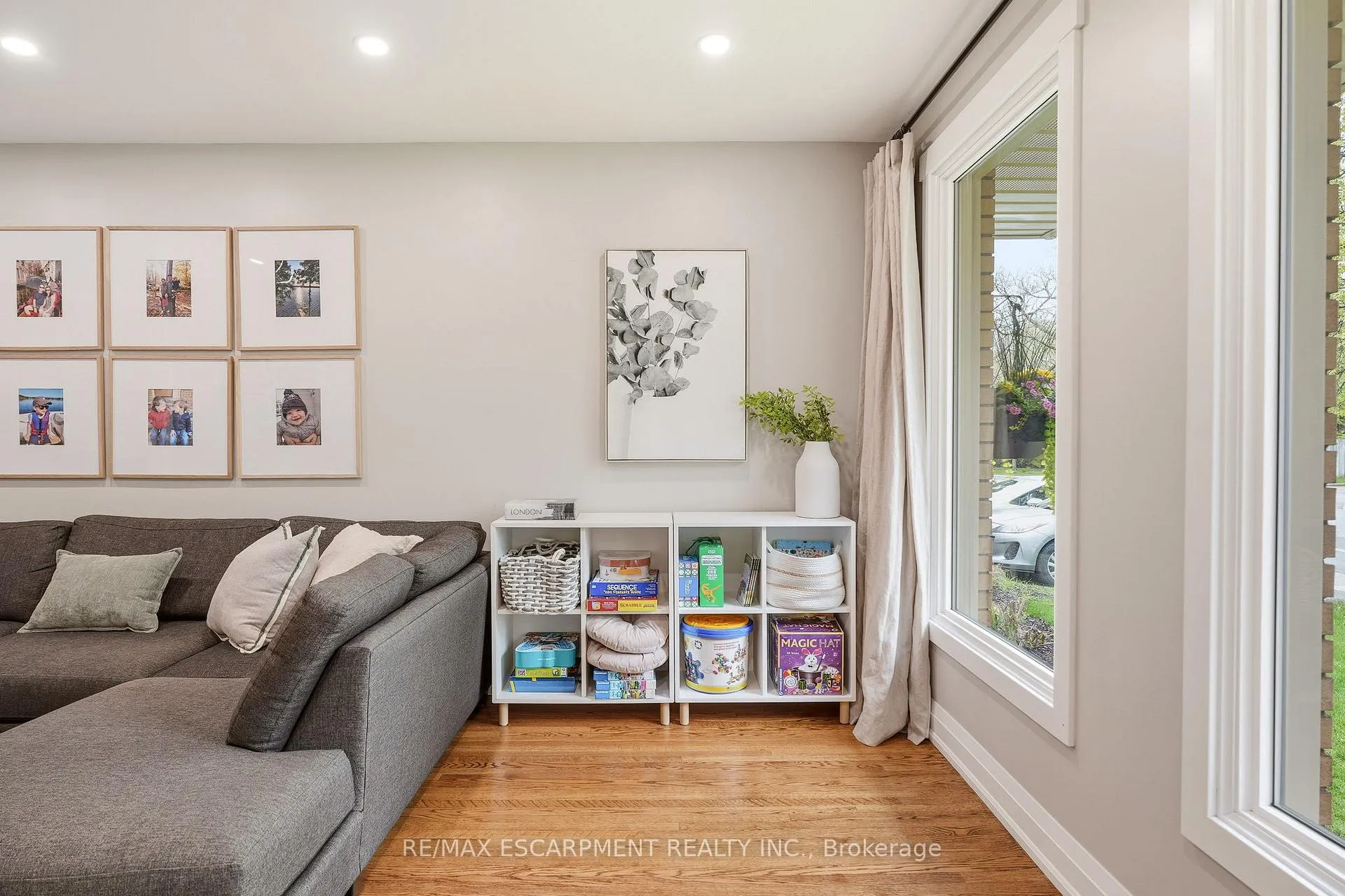Photo 11 of 3452 Caplan Crescent, Burlington, Roseland — HOMEH