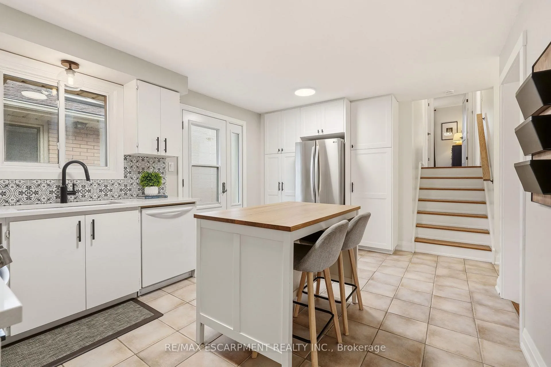 Photo 13 of 3452 Caplan Crescent, Burlington, Roseland — HOMEH