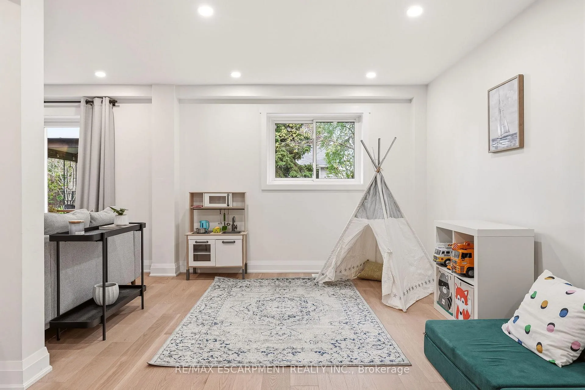 Photo 32 of 3452 Caplan Crescent, Burlington, Roseland — HOMEH