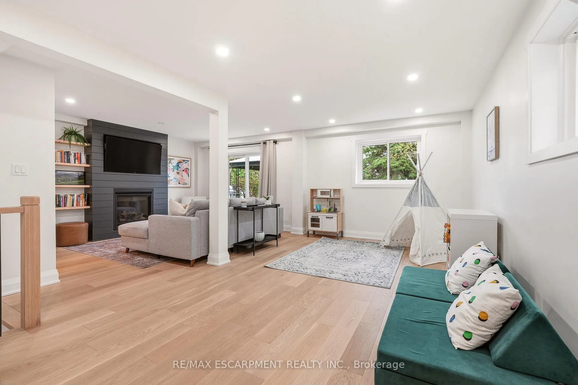 Photo 38 of 3452 Caplan Crescent, Burlington, Roseland — HOMEH