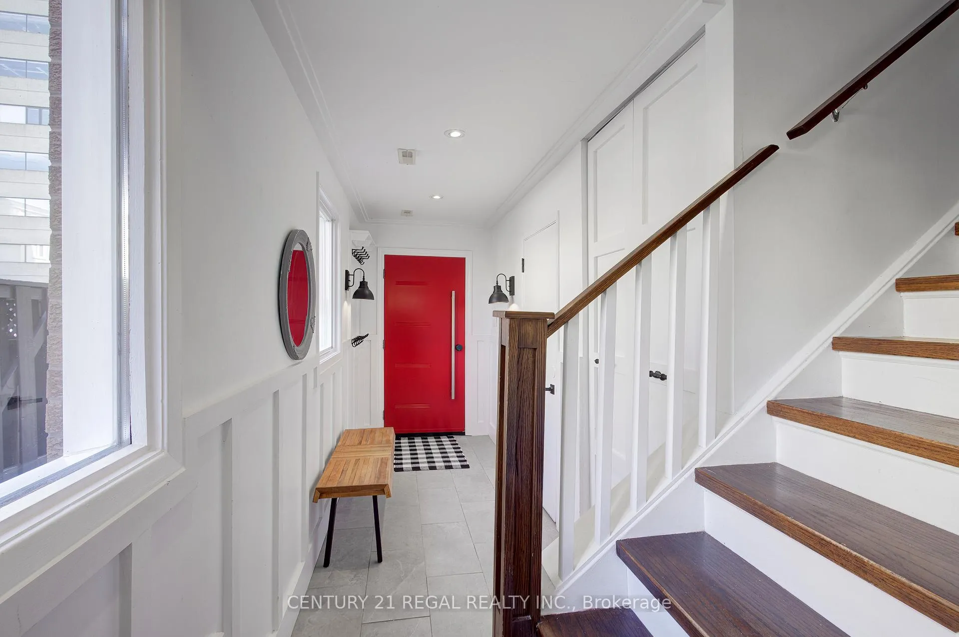 Photo 5 of 48 Michener Court, Toronto, Niagara — HOMEH